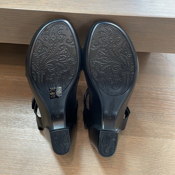 Aetrex Sylvia Adjustable Quarter Strap Heel in Black - Picture 8 of 9